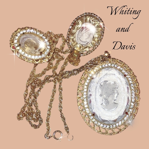 2pc Vintage Whiting and Davis Glass Intaglio Cameo Set - Picture 6 of 11